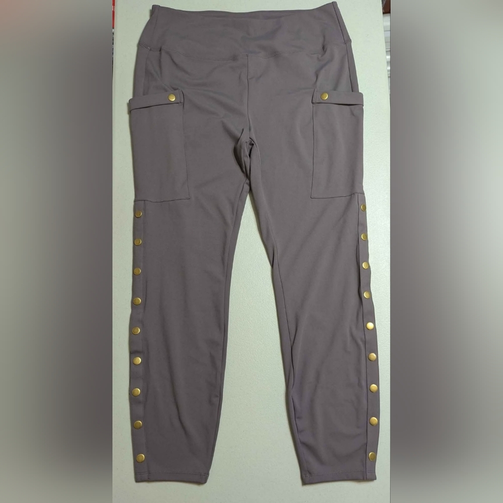 NWT XL Halara gray leggings with decorative buttons - Picture 4 of 9